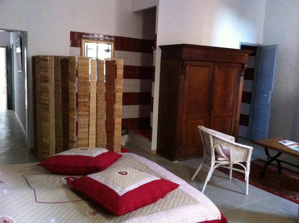 Bed and Breakfast Le Richelieu à Uzès Chambre photo